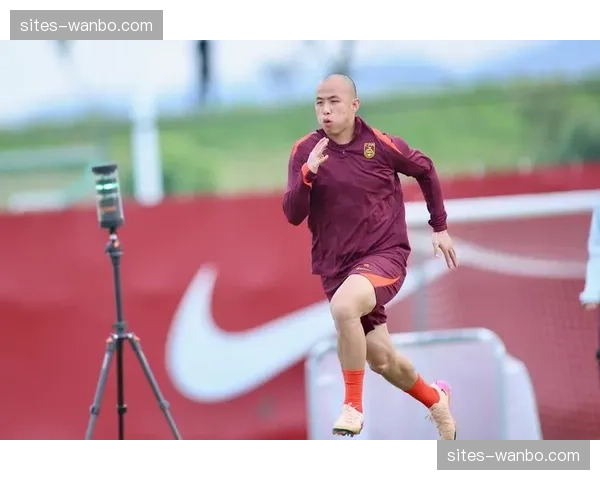 韩鹏变阵352收奇效 黄政宇前移锁死河南中场核心