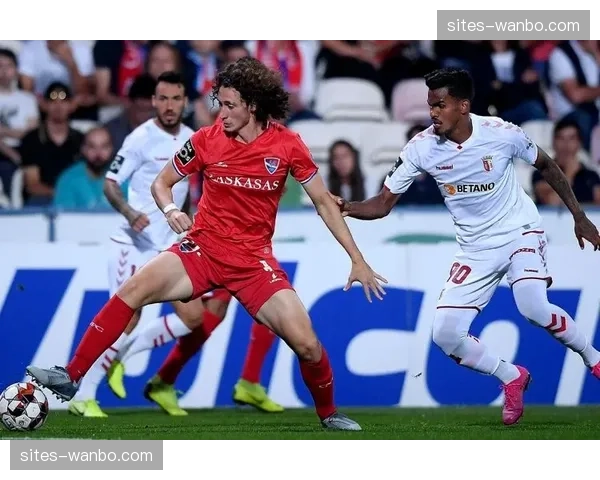 吉尔维森特4-2-3-1阵型复盘：埃斯特维斯中场调度作用评估